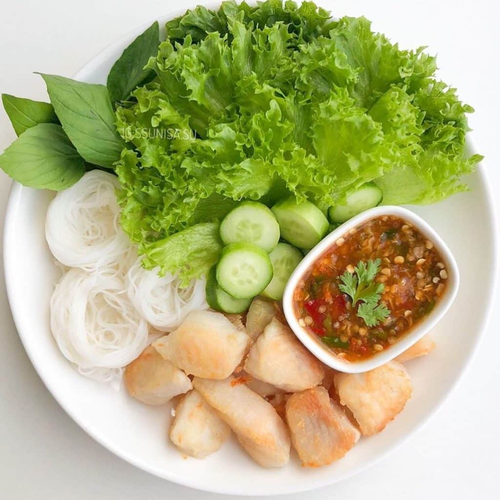เมี่ยงปลาดอลลี่ + น้ำจิ้มซีฟู้ด